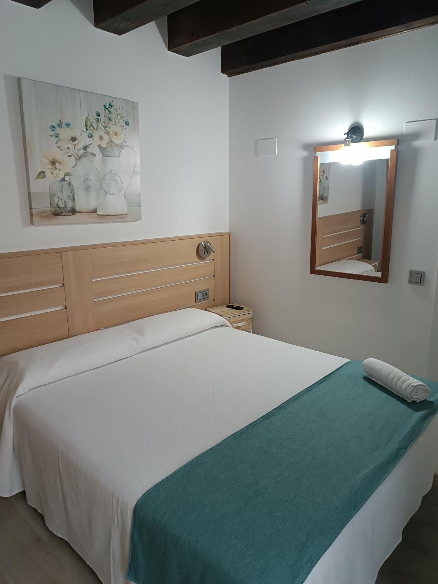 Apartamentos Turisticos Avila Puerta De Los Leales 1-2 Buitenkant foto